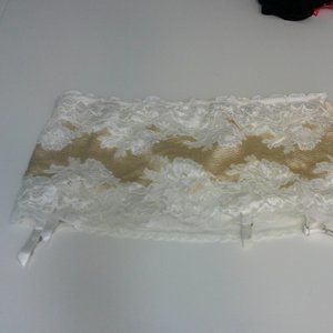L Victoria's Secret Thong Bridal Lace Garter Skirt (never worn)